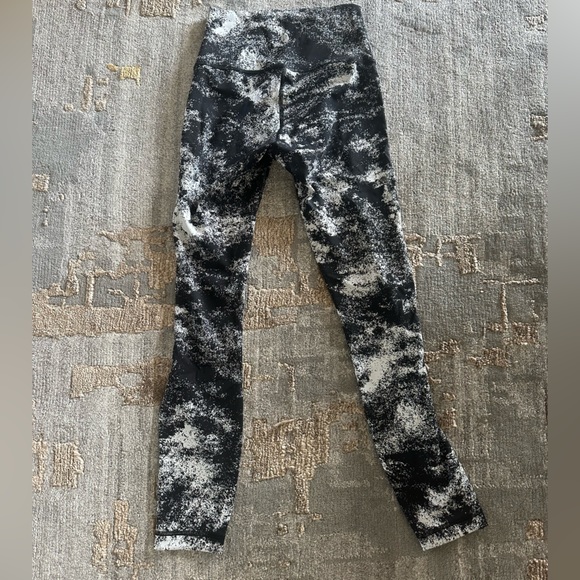 EUC Lululemon Wunder Under High-rise Aerify Jacquard Black Alpine White 25" - Picture 5 of 8